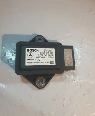 Mercedes-Benz E W211 ESP acceleration yaw rate sensor A0025426618 0265005246