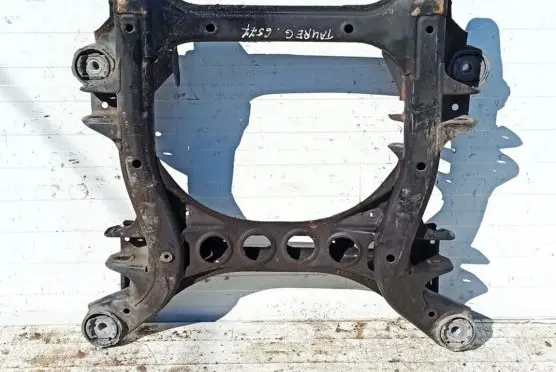 Volkswagen Touareg I Front subframe