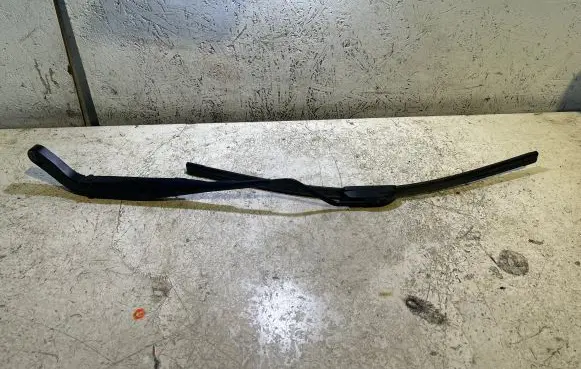 Ram 1500 Windshield/front glass wiper blade 89813805