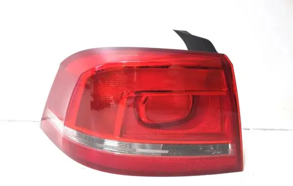 Volkswagen PASSAT B7 Rear/tail lights 3AE945095F90004825