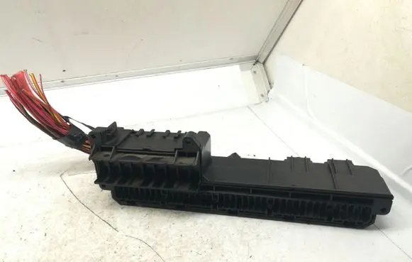 BMW 5 E60 E61 Fuse module 18684