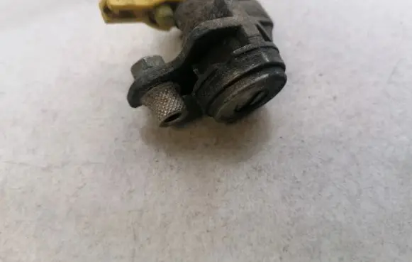 Toyota Previa (XR30, XR40) II Front door lock (next to the handle) 