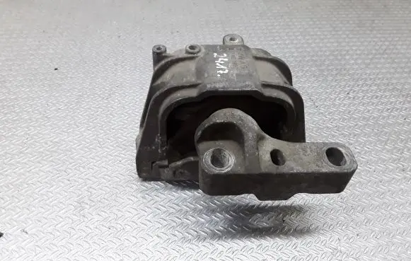 Volkswagen Golf V Engine mount bracket 1K0199262