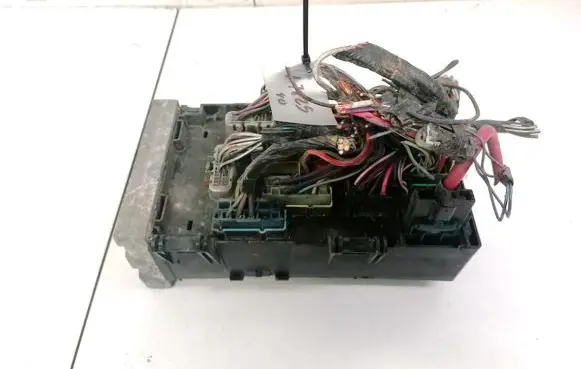 Chrysler Voyager Fuse box set 04727480AC T277302183