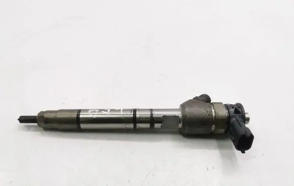 Hyundai Tucson TL Fuel injector 338002A610 0445110589