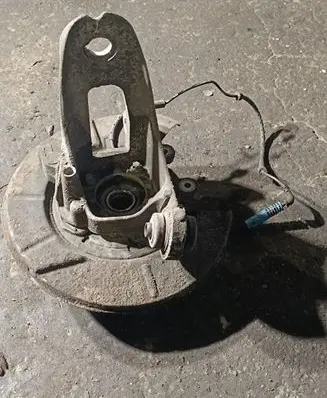 BMW X5 E53 Rear wheel hub spindle/knuckle 