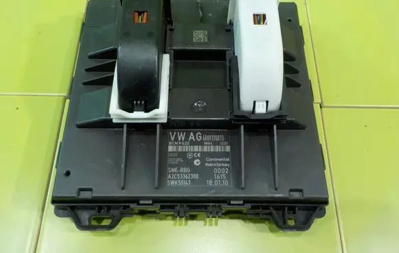 Volkswagen Polo V 6R Central body control module A2C53362300
