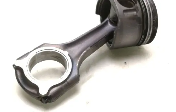 Mercedes-Benz E W211 Piston with connecting rod 611