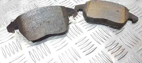 Volkswagen Golf V Brake pads (front) 