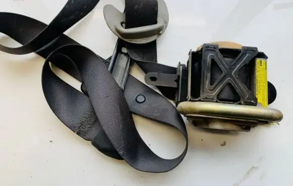 Toyota Avensis Verso Front seatbelt 0431039