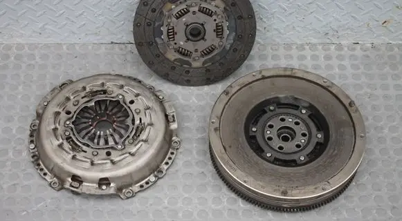 Mitsubishi L200 Dual mass flywheel DUMAS1120A321 1120A321 2300A074