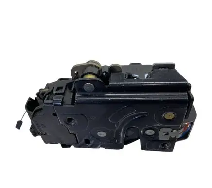 Skoda Octavia Mk2 (1Z) Front door lock 3D2837016