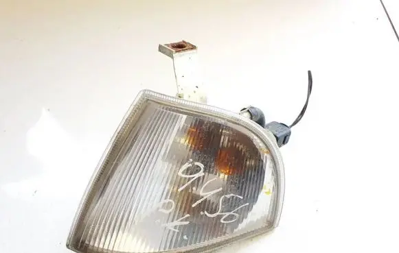 Skoda Octavia Mk1 (1U) Front indicator light 24617900 1u0953049