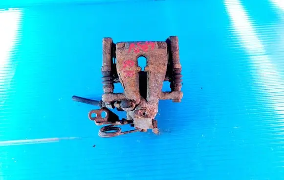 Rear brake caliper