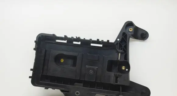 Volkswagen Tiguan Battery box tray 1K0915333
