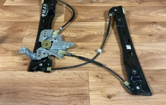 Opel Insignia A Front window lifting mechanism without motor 965867102