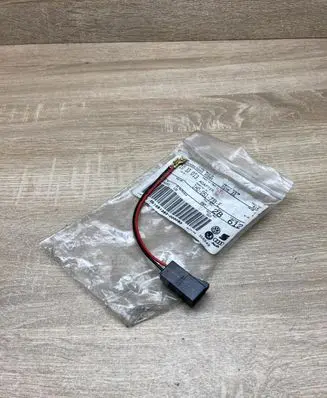 Volkswagen Polo IV 9N3 Plug wire 1H0051733E