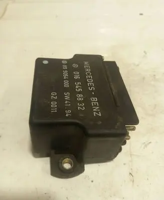 Mercedes-Benz E W210 Glow plug pre-heat relay 0165458832 899054000
