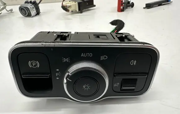 Mercedes-Benz CLA C118 X118 Light switch A2479052902