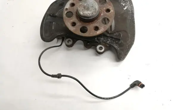 Mercedes-Benz E C207 W207 Front wheel hub A2044202644