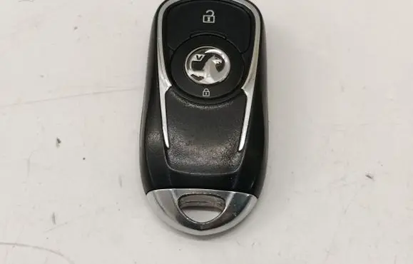 Opel Insignia B Ignition key/card 