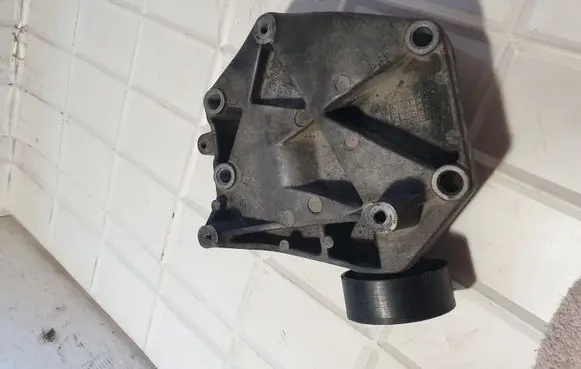 Opel Vectra C A/C compressor mount bracket 55187675