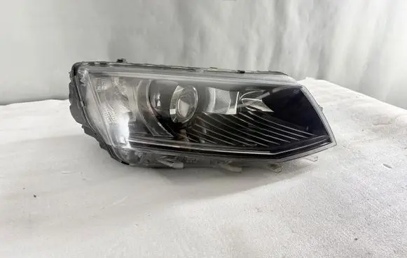Skoda Octavia Mk3 (5E) Headlight/headlamp 5E1941016B