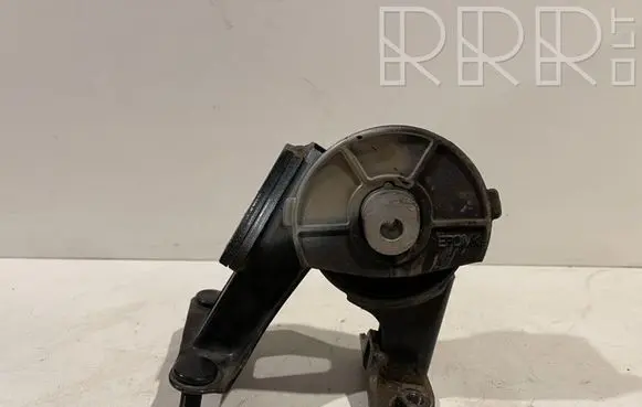 Lexus CT 200H Engine mount bracket