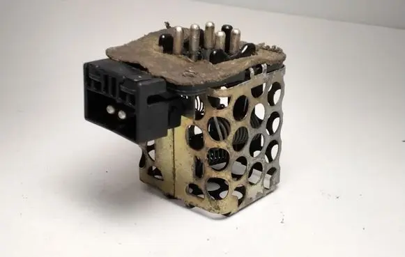 Mercedes-Benz 190 W201 Heater blower fan relay 