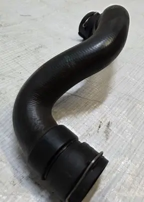 Opel Astra J Engine coolant pipe/hose 13251435