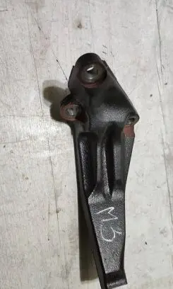 Mazda 3 III Engine mount bracket