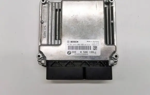 BMW 5 E60 E61 Engine control unit/module 8506199