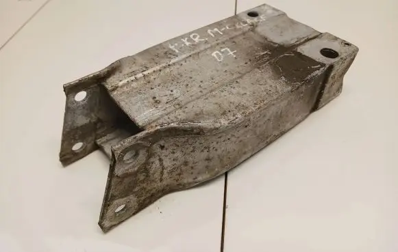 Mercedes-Benz C W204 Front bumper mounting bracket A2046201195