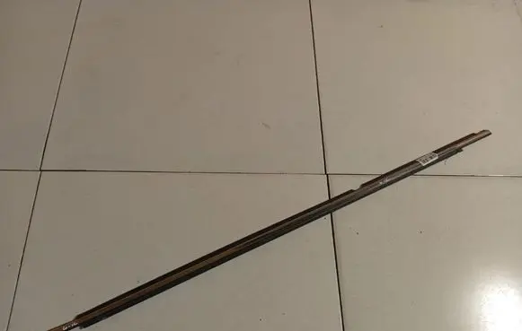 Toyota Avensis T250 Rear door glass trim molding
