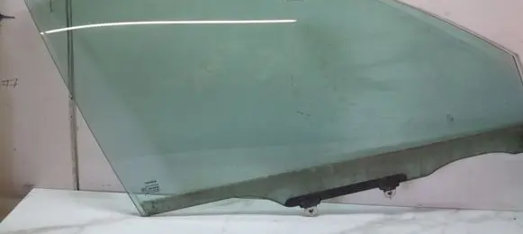 Toyota Avensis T220 Front door window glass four-door 43R00050