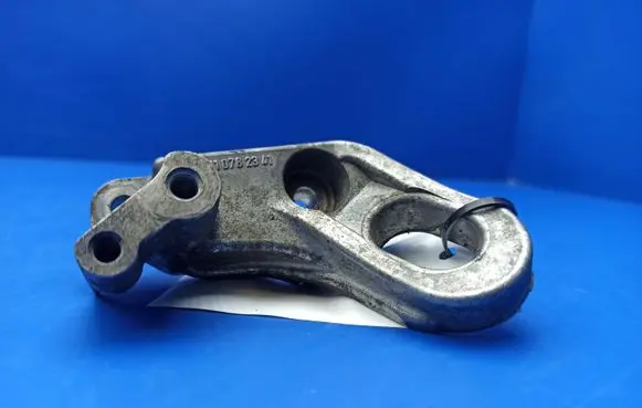 Mercedes-Benz E W211 Engine mounting bracket A6110782341