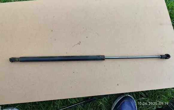 Mazda 3 II Tailgate/trunk strut/damper BBN9