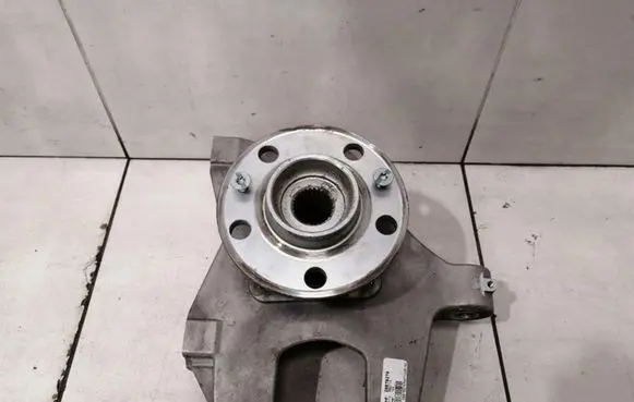 Aston Martin DB9 Front wheel hub 8D333K186AC