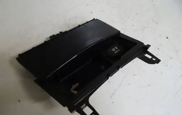 Mercedes-Benz E W212 Ashtray (front) A2046801350