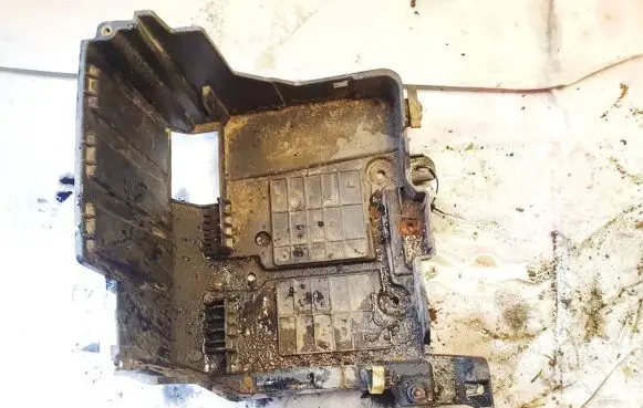 Renault Scenic II - Grand scenic II Battery box tray 8200467409