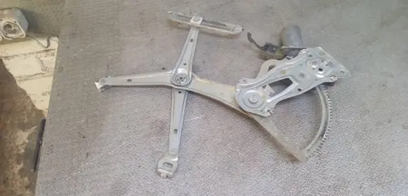 Mercedes-Benz E W210 Front door window regulator with motor 0130821709 119153XXX