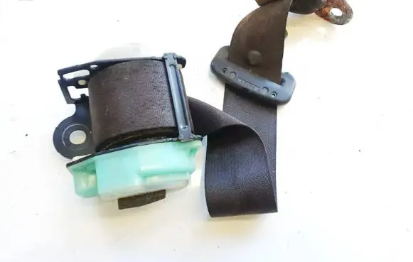 Middle seatbelt (rear)