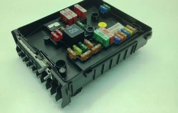Volkswagen Golf Plus Fuse box set 1K0937125B