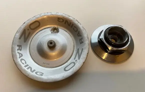 Honda Prelude Non-original wheel cap M575 M601