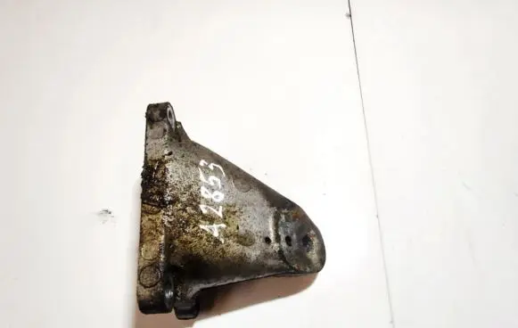 Lexus LS 460 - 600H Engine mounting bracket