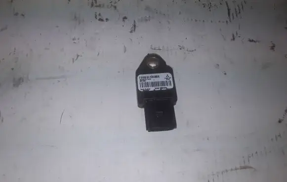 Mitsubishi Outlander Airbag deployment crash/impact sensor 8651A001
