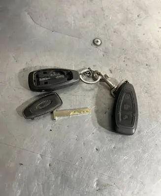 Ford Kuga II Ignition key/card 2007DJ1827