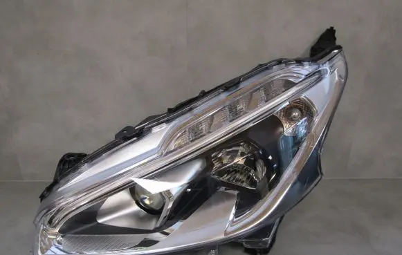 Peugeot 208 I Headlight/headlamp 9810805780 90047883