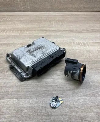 Renault Megane II Engine ECU kit and lock set 8200141954 0281010442 7700425327