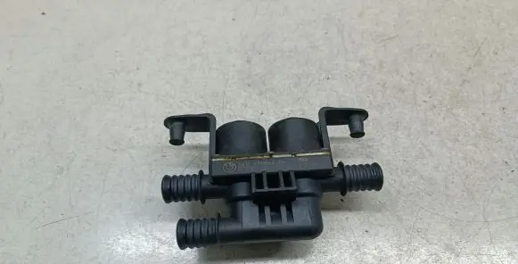 BMW X5 E70 Coolant heater control valve 6910544 64116910544